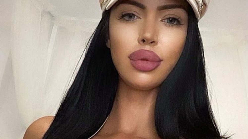 Does cheating have advantages?