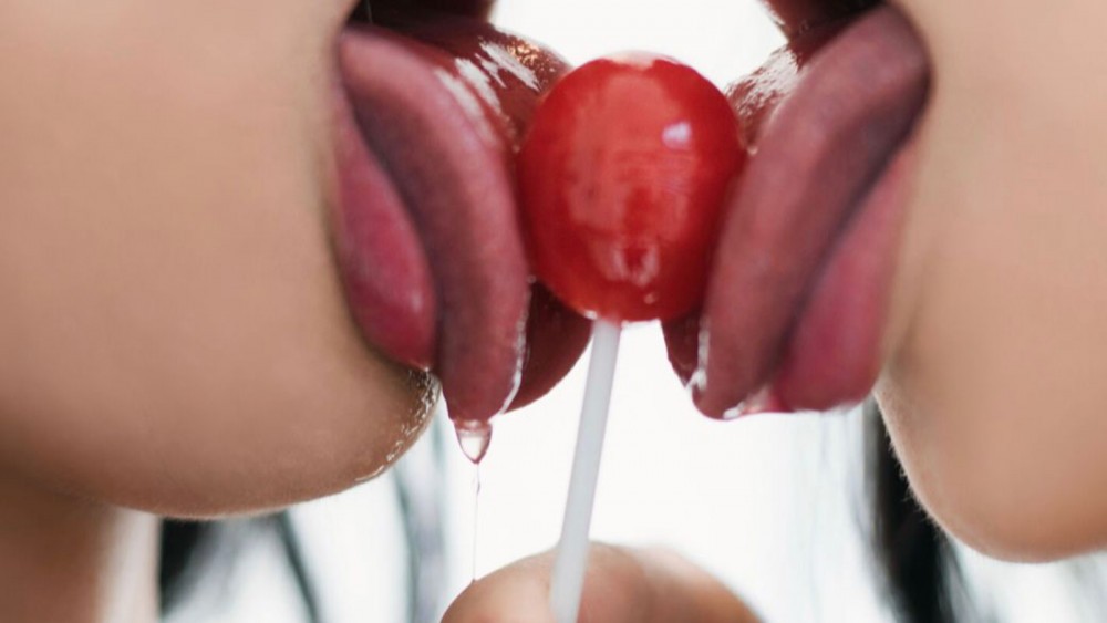 WHAT MAKES LESBIAN PORN SO POPULAR?